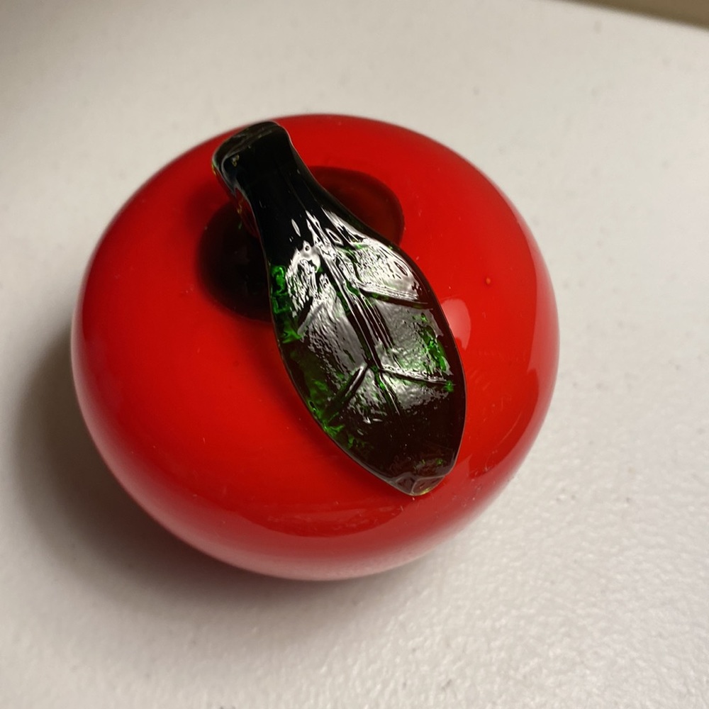 Glass Red Apple - Picture 4 of 4